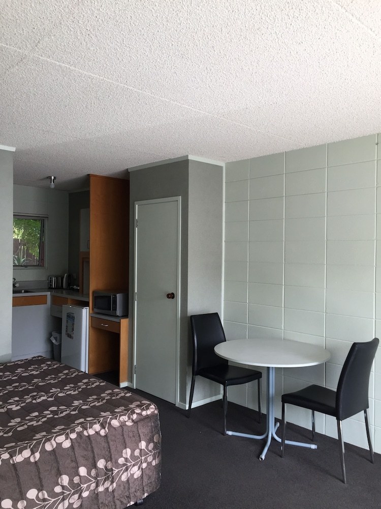 Aaron Court Motel