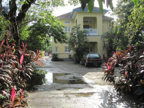Bed & Breakfast Golden Guest Inn
