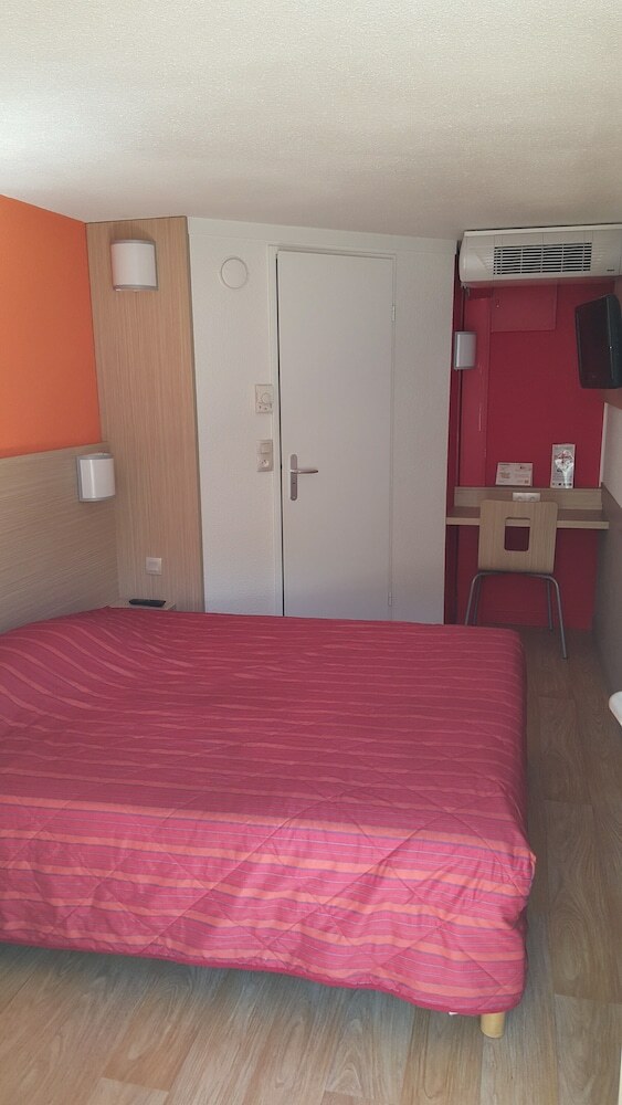 Hotel Premiere Classe Lyon Est Aeroport Saint Exupery
