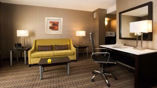 Holiday Inn Hotel & Suites Mississauga
