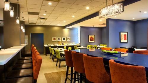 Holiday Inn Hotel & Suites Mississauga