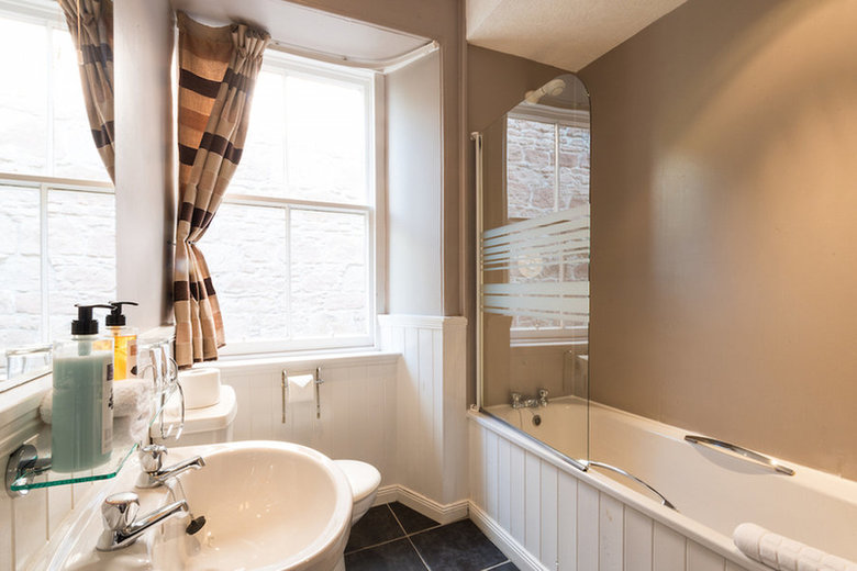 Glen Mhor Hotel & Restaurant