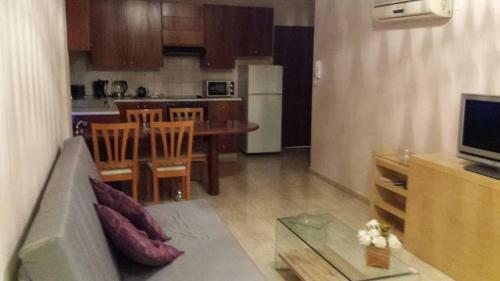Marina Apartments 211