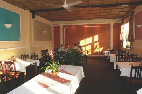 Hostal Restaurant Pension L-club