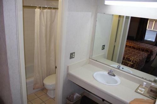 Hotel Budget Host Inn Bristol