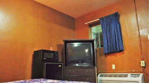 Holiday Capri Motel