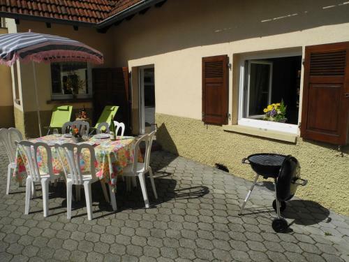 Au Pied Du Chateau