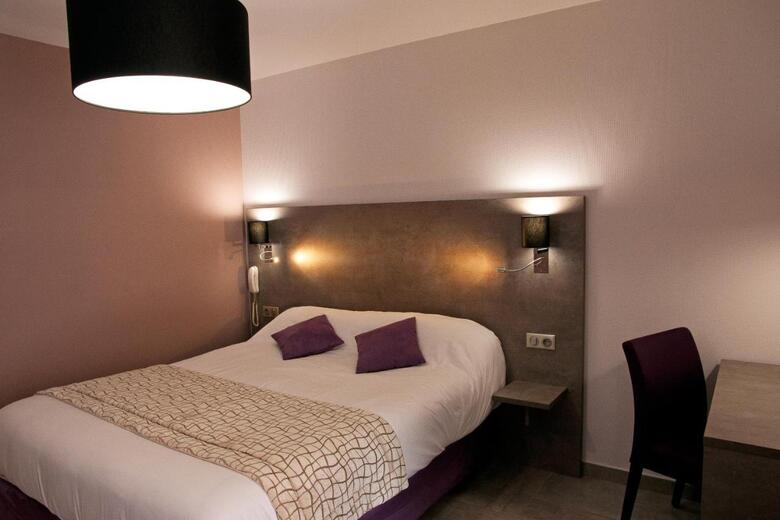 Hotel Azal�es