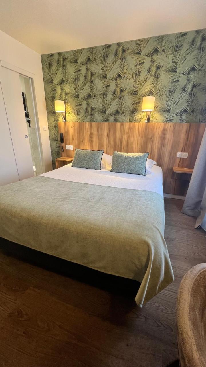 Hotel Azal�es
