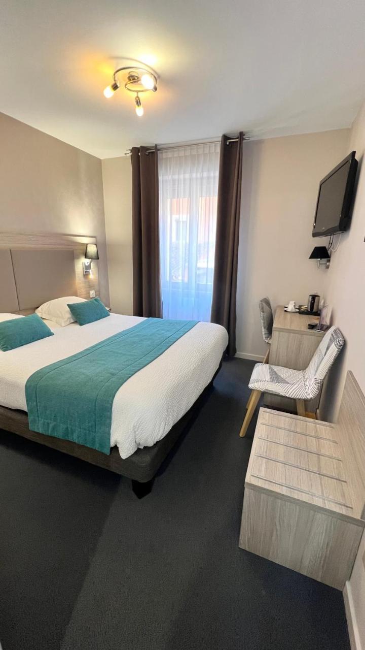 Hotel Azal�es