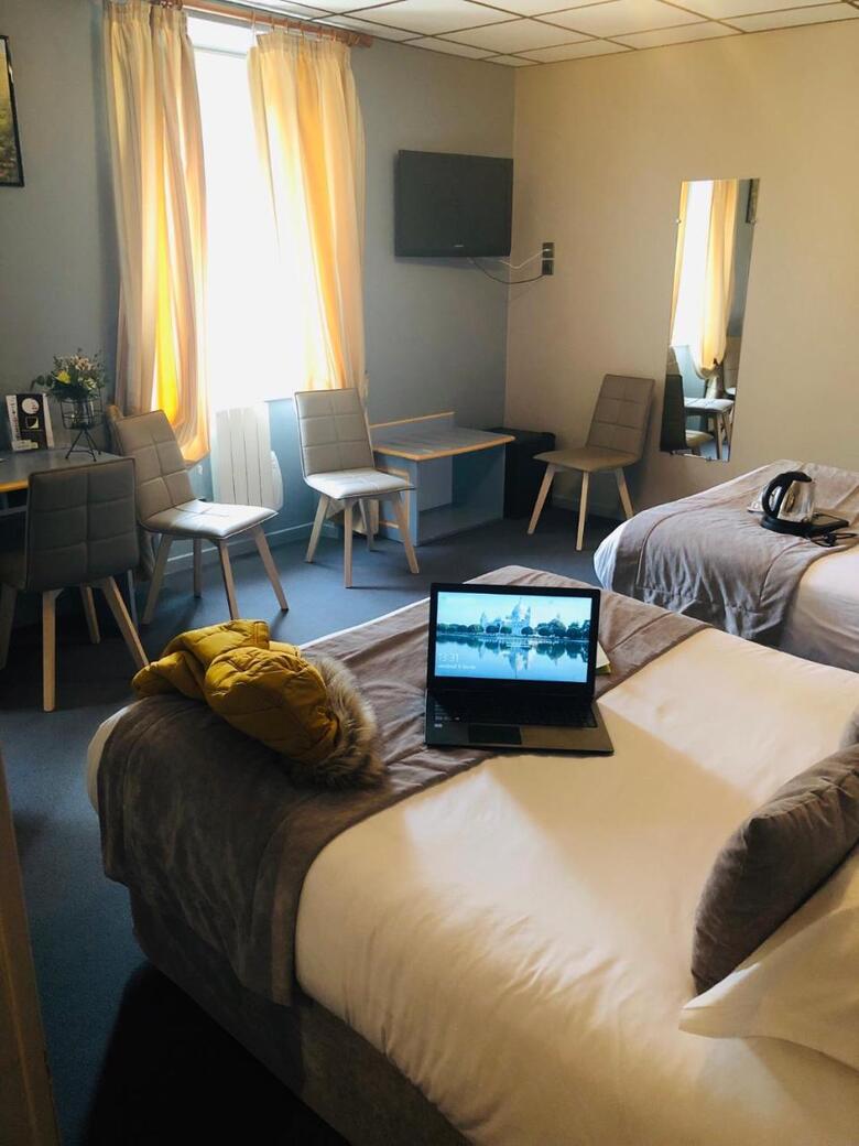Hotel Azal�es