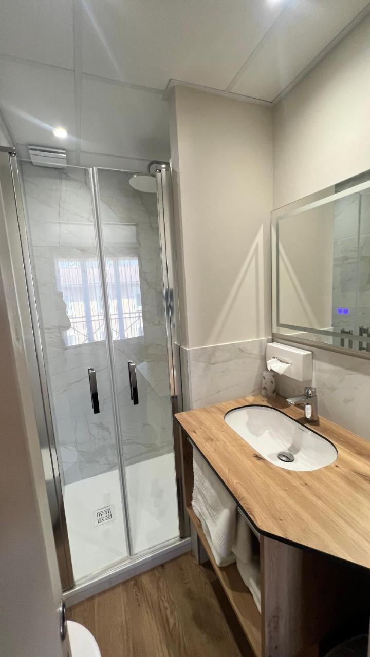 Hotel Azal�es
