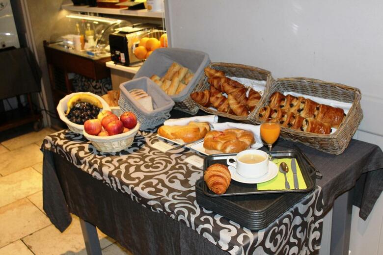 Hotel Azal�es