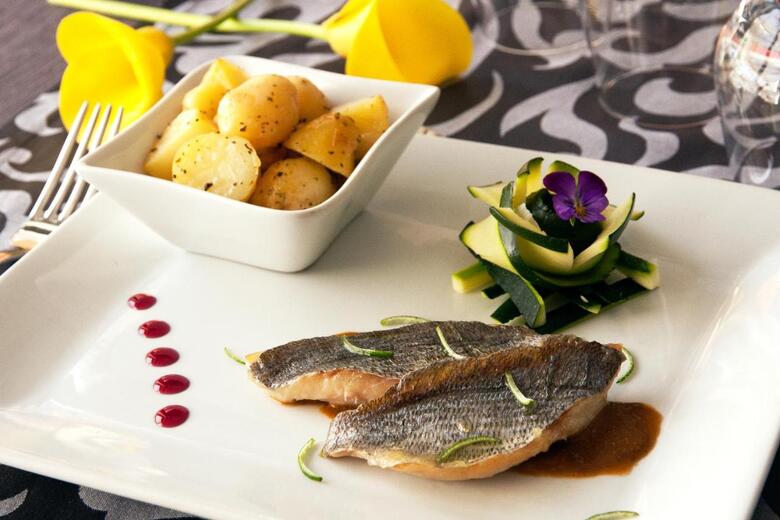 Hotel Azal�es