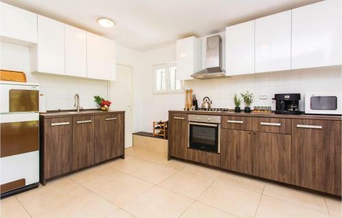 Holiday Home Ive Milcetica Matina Cr