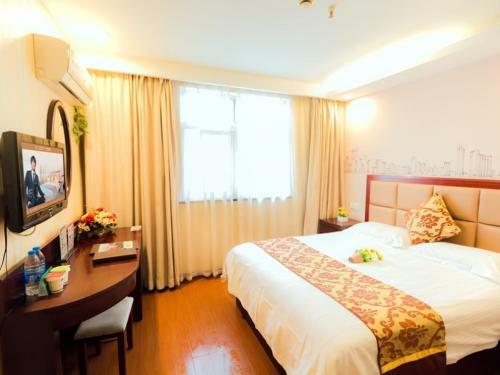 Greentree Inn Shanghai Caoan Road Textile Express Hotel