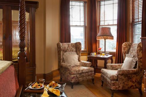 Lang House On Main Street Bed & Breakfast