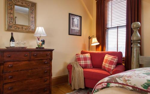 Lang House On Main Street Bed & Breakfast