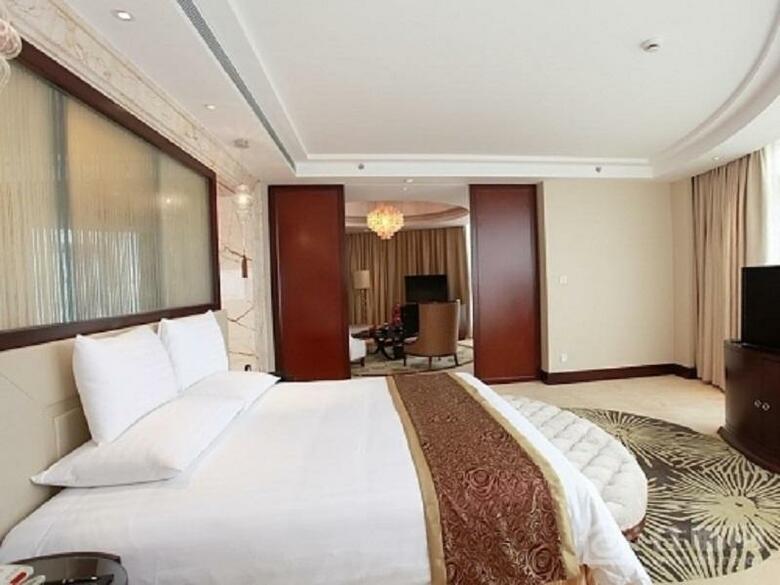 Golden Shining New Century Grand Hotel Beihai