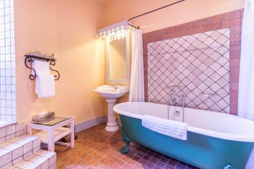 Hotel Hostellerie Du Ch�teau Des Fines Roches