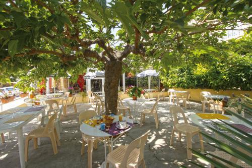 Hotel H�tel La Croix De Malte