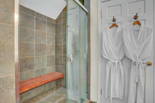 Bed & Breakfast White Rose Inns & Motel