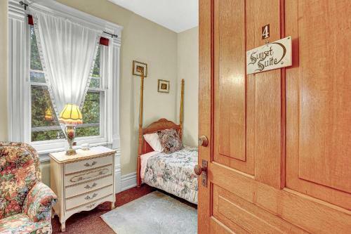 Bed & Breakfast White Rose Inns & Motel