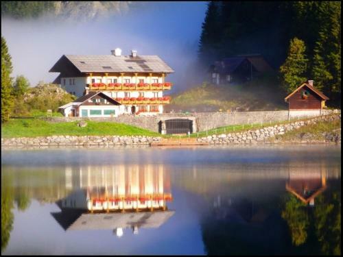 Hostal Gasthof Gosausee