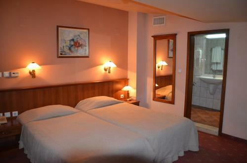 Hotel Seven Hills