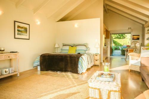 Hostal The Moorings Studio Apartments