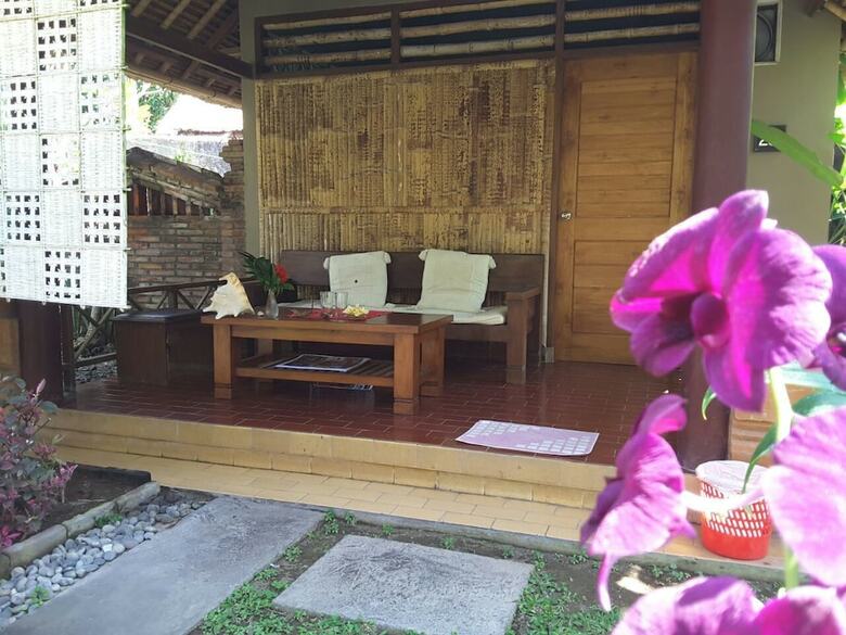 Hostal Puri Pandan Restaurant And Bungalow