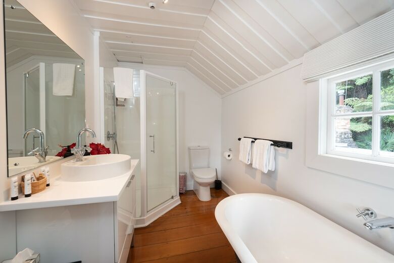 The Old Oak Boutique Hotel