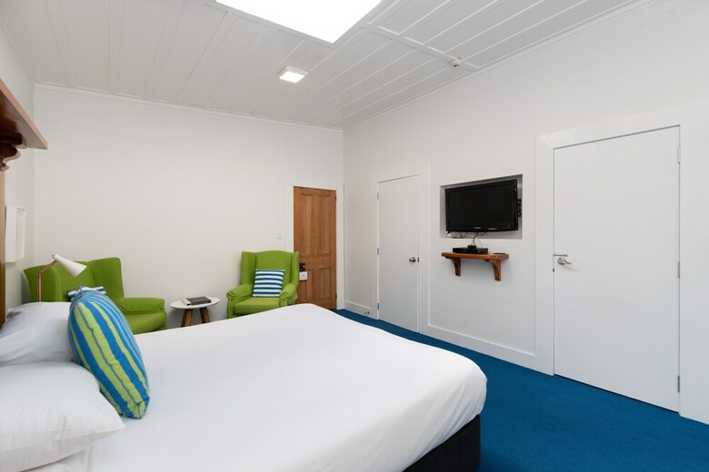 The Old Oak Boutique Hotel