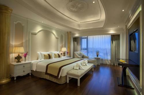 Classical Plaza Hotel