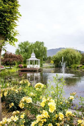 Lakeside Cottage Luxury B&B