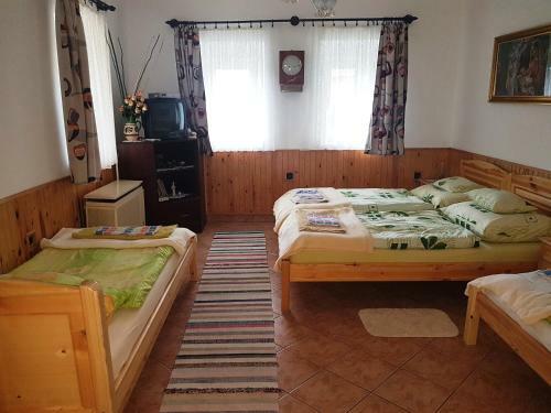 Hostal Vir�gos Vend�gh�z