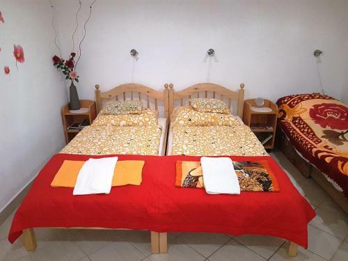 Hostal Vir�gos Vend�gh�z