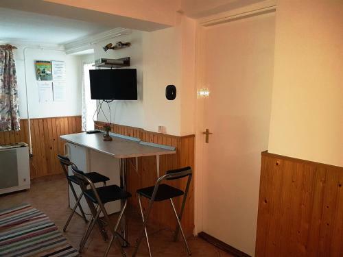 Hostal Vir�gos Vend�gh�z