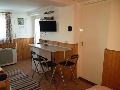 Hostal Vir�gos Vend�gh�z