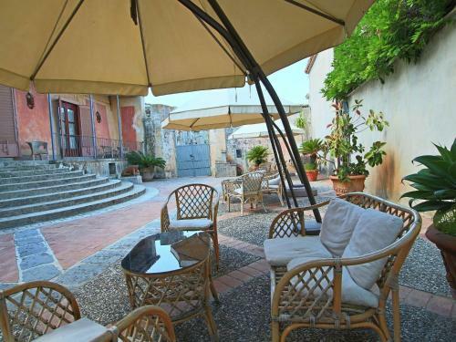 Hostal Holiday Home Flor Parghelia