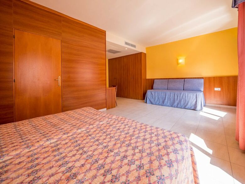 Hotel Checkin Mont Palau