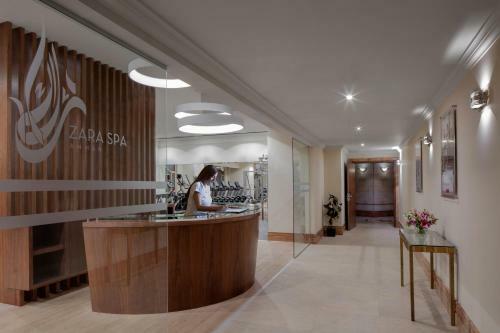 Hotel Grand Hyatt (club)