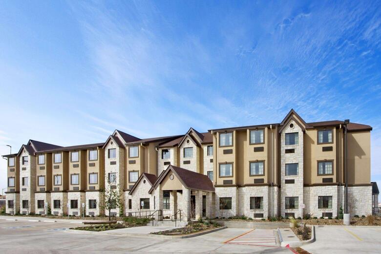 Hotel Microtel Inn & Suites By Wyndham Buda