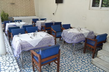 Maya Hotel & Restaurant