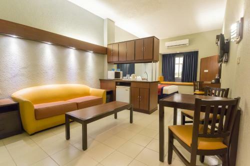 Hotel Microtel By Wyndham Cavite
