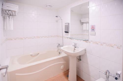 Honeydew Hotel
