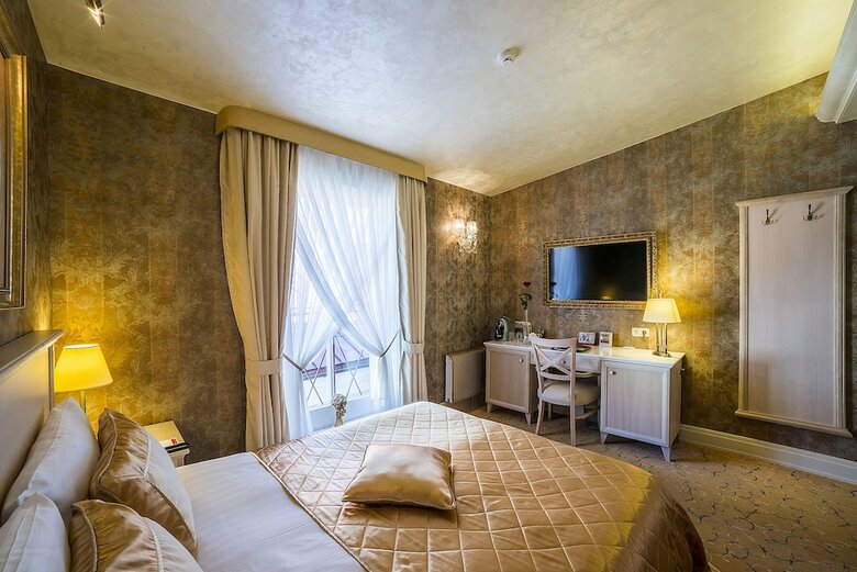 Imperial Hotel & Restaurant