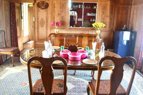 Hotel Canada Houseboats