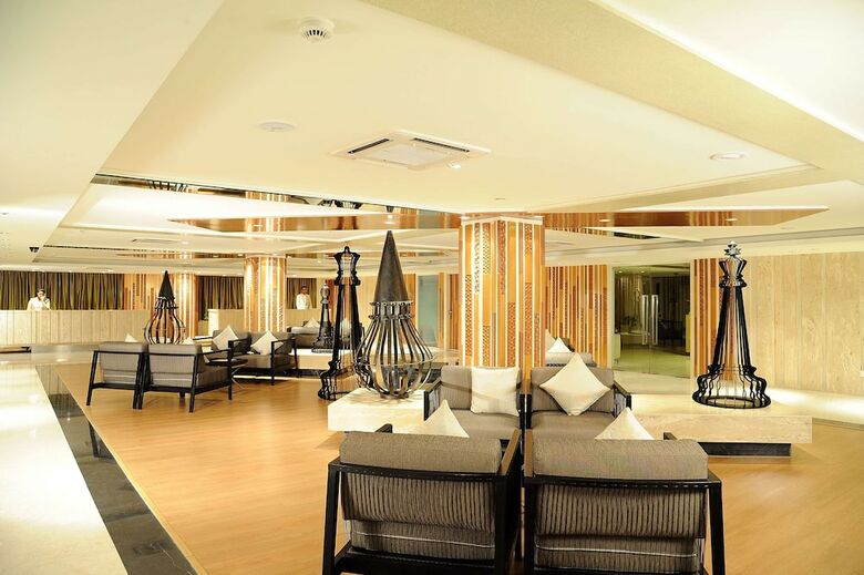 Hotel Davanam Sarovar Portico Suites