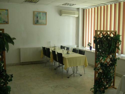 Federa?ia Rom�n? De Scrim? - Hotel Floreta De Aur